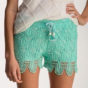 Mint Scallops Lace Shorts